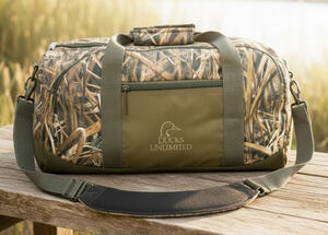 Ducks Unlimited Duffel Hunting Gear Bag Mossy Oak Shadow Grass Camo 21x8x10